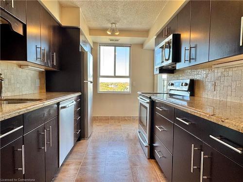 712-5280 Lakeshore Road, Burlington, ON - Indoor Photo Showing Kitchen