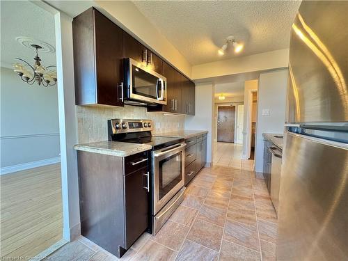 712-5280 Lakeshore Road, Burlington, ON - Indoor Photo Showing Kitchen