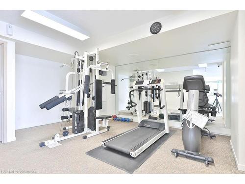 712-5280 Lakeshore Road, Burlington, ON - Indoor Photo Showing Gym Room