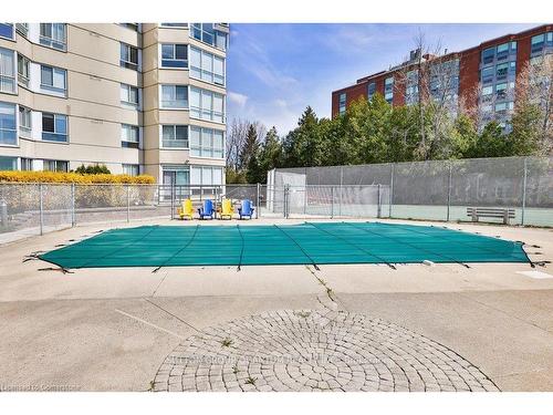 712-5280 Lakeshore Road, Burlington, ON - Outdoor With In Ground Pool