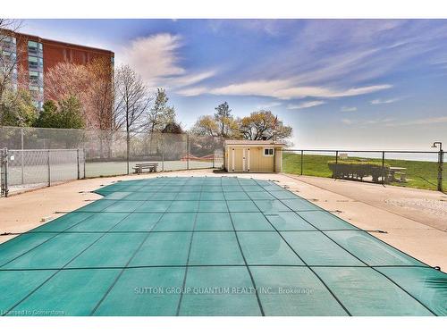 712-5280 Lakeshore Road, Burlington, ON - Outdoor With In Ground Pool