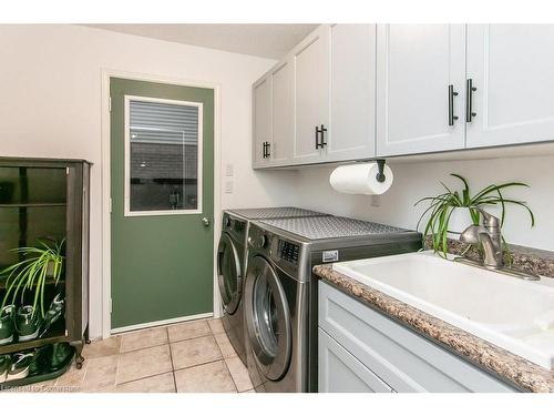 243 Highview Drive, Kitchener, ON - Indoor Photo Showing Laundry Room