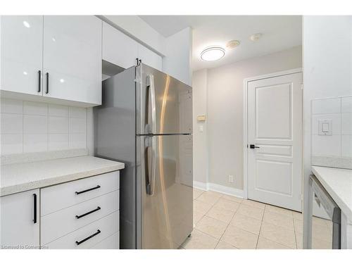 304-4879 Kimbermount Avenue, Mississauga, ON - Indoor Photo Showing Kitchen