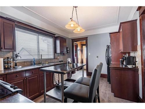 4622 Ferguson Street, Niagara Falls, ON - Indoor Photo Showing Kitchen With Double Sink