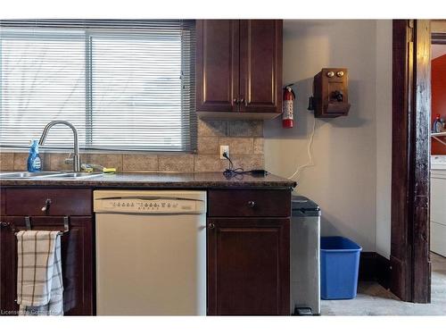 4622 Ferguson Street, Niagara Falls, ON - Indoor Photo Showing Kitchen With Double Sink