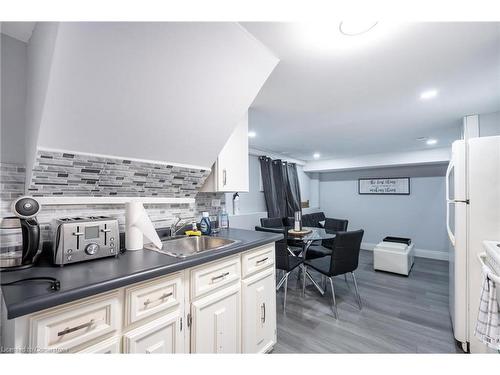 4622 Ferguson Street, Niagara Falls, ON - Indoor Photo Showing Kitchen