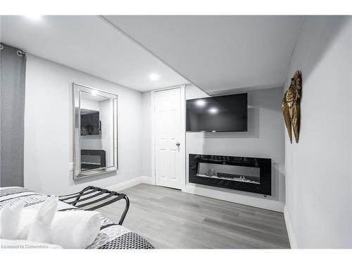 4622 Ferguson Street, Niagara Falls, ON - Indoor Photo Showing Living Room With Fireplace