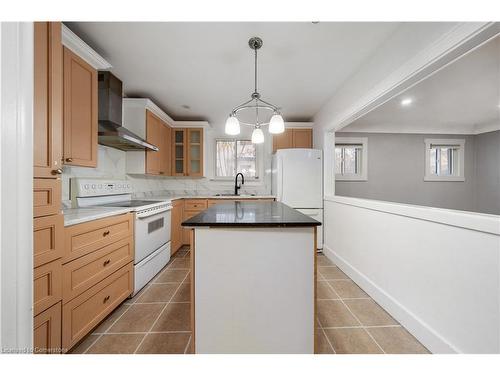 4910 Morrison Street, Niagara Falls, ON - Indoor Photo Showing Kitchen