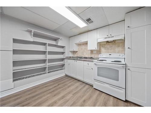 4910 Morrison Street, Niagara Falls, ON - Indoor Photo Showing Kitchen