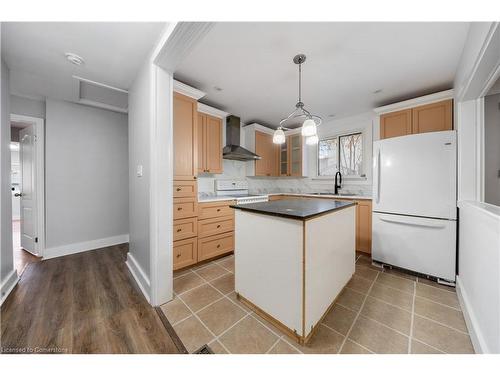 4910 Morrison Street, Niagara Falls, ON - Indoor Photo Showing Kitchen