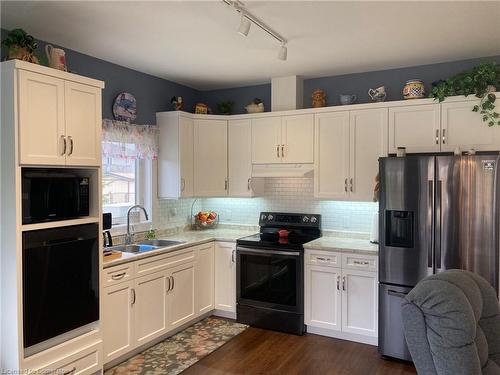 17-2380 9Th Avenue E, Owen Sound, ON - Indoor Photo Showing Kitchen With Double Sink