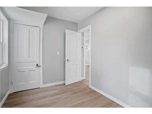 5082 St. Lawrence Avenue, Niagara Falls, ON - Indoor Photo Showing Other Room