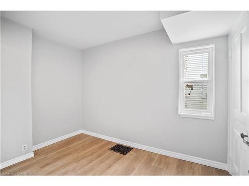 5082 St. Lawrence Avenue, Niagara Falls, ON - Indoor Photo Showing Other Room