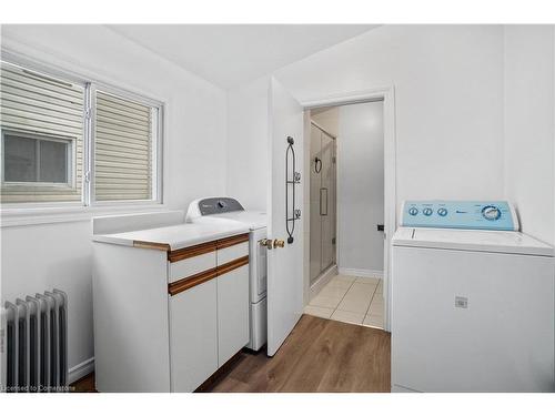 5082 St. Lawrence Avenue, Niagara Falls, ON - Indoor Photo Showing Laundry Room