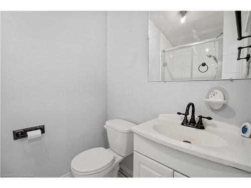 5082 St. Lawrence Avenue, Niagara Falls, ON - Indoor Photo Showing Bathroom