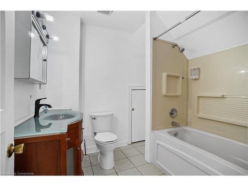 5082 St. Lawrence Avenue, Niagara Falls, ON - Indoor Photo Showing Bathroom