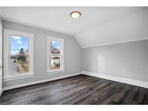 5082 St. Lawrence Avenue, Niagara Falls, ON - Indoor Photo Showing Other Room