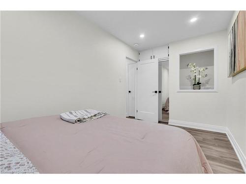 189 Country Club Drive, Guelph, ON - Indoor Photo Showing Bedroom