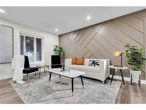 189 Country Club Drive, Guelph, ON - Indoor Photo Showing Living Room