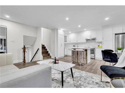 189 Country Club Drive, Guelph, ON - Indoor Photo Showing Living Room