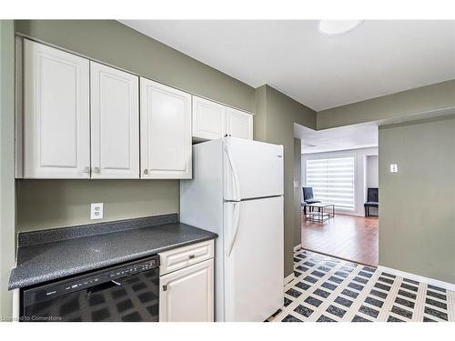 51-245 Bishop Street S, Cambridge, ON - Indoor Photo Showing Kitchen