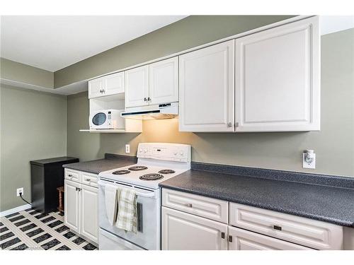 51-245 Bishop Street S, Cambridge, ON - Indoor Photo Showing Kitchen