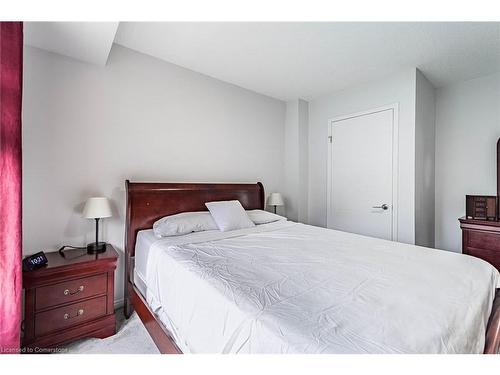 51-245 Bishop Street S, Cambridge, ON - Indoor Photo Showing Bedroom