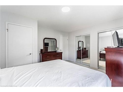 51-245 Bishop Street S, Cambridge, ON - Indoor Photo Showing Bedroom