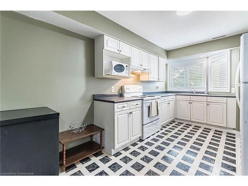 51-245 Bishop Street S, Cambridge, ON - Indoor Photo Showing Kitchen