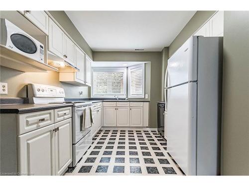 51-245 Bishop Street S, Cambridge, ON - Indoor Photo Showing Kitchen