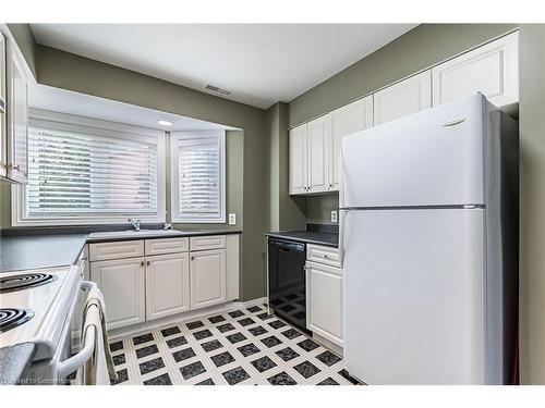 51-245 Bishop Street S, Cambridge, ON - Indoor Photo Showing Kitchen