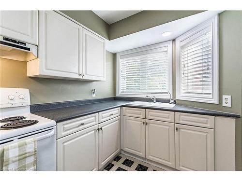 51-245 Bishop Street S, Cambridge, ON - Indoor Photo Showing Kitchen