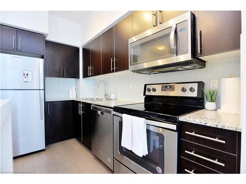 1413-55 Speers Road Drive, Oakville, ON - Indoor Photo Showing Kitchen With Stainless Steel Kitchen With Upgraded Kitchen