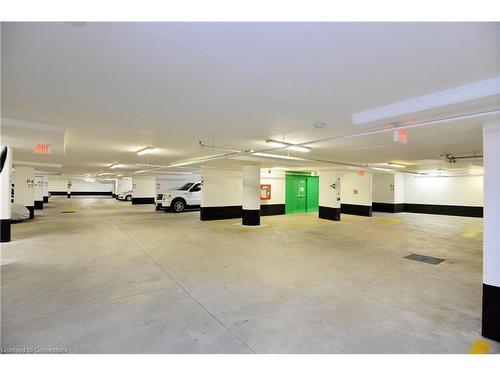 1413-55 Speers Road Drive, Oakville, ON - Indoor Photo Showing Garage