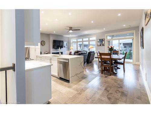 18-9245 Shoveller Avenue, Niagara Falls, ON - Indoor Photo Showing Kitchen