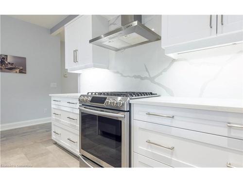 18-9245 Shoveller Avenue, Niagara Falls, ON - Indoor Photo Showing Kitchen With Double Sink With Upgraded Kitchen