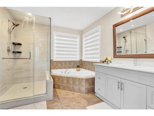 92 Pebblecreek Drive, Kitchener, ON - Indoor Photo Showing Bathroom