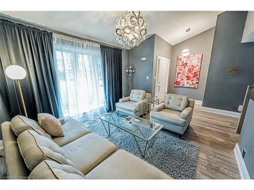 680 Powell Court, Burlington, ON - Indoor Photo Showing Living Room