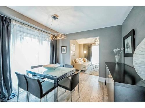 680 Powell Court, Burlington, ON - Indoor Photo Showing Dining Room