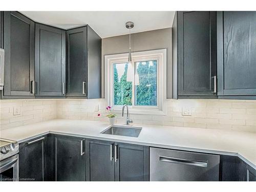 680 Powell Court, Burlington, ON - Indoor Photo Showing Kitchen