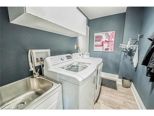 680 Powell Court, Burlington, ON - Indoor Photo Showing Laundry Room