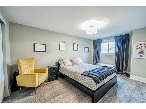 680 Powell Court, Burlington, ON - Indoor Photo Showing Bedroom