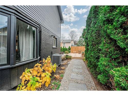 680 Powell Court, Burlington, ON - Outdoor