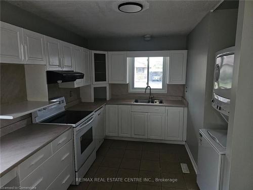 17 Renny Crescent, Middlesex Centre, ON - Indoor Photo Showing Laundry Room