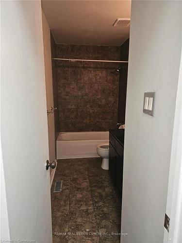 17 Renny Crescent, Middlesex Centre, ON - Indoor Photo Showing Bathroom