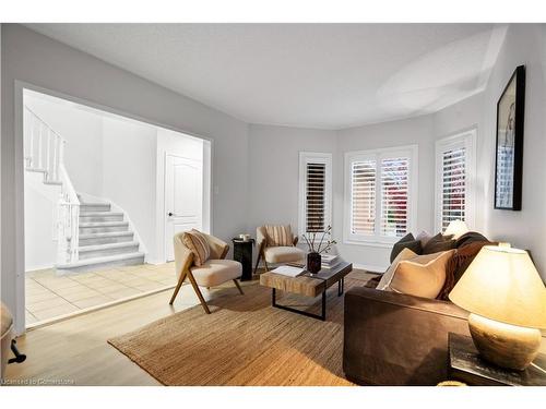 6411 Seaver Road, Mississauga, ON - Indoor Photo Showing Living Room