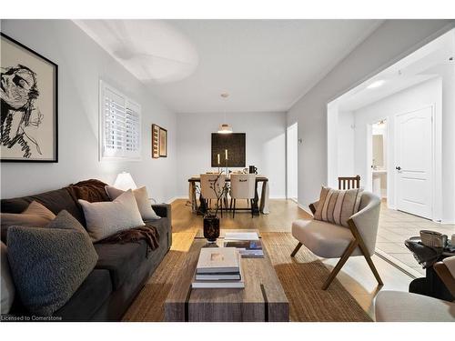 6411 Seaver Road, Mississauga, ON - Indoor Photo Showing Living Room