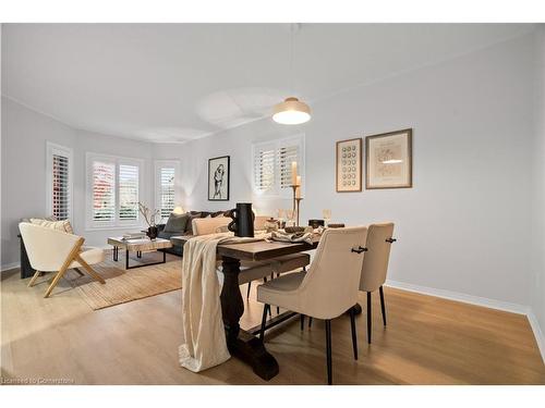 6411 Seaver Road, Mississauga, ON - Indoor Photo Showing Dining Room