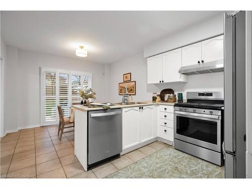 6411 Seaver Road, Mississauga, ON - Indoor Photo Showing Kitchen