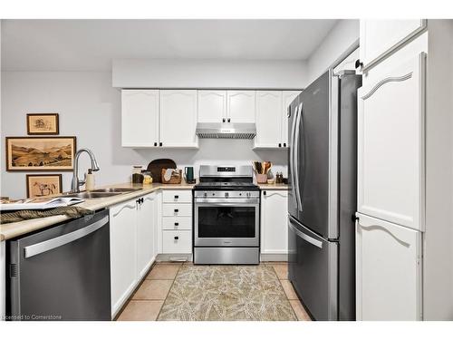 6411 Seaver Road, Mississauga, ON - Indoor Photo Showing Kitchen With Double Sink